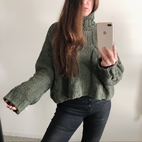 1 Left M* ⚡️ Turtleneck Cropped Sweater - Picture 5 of 6